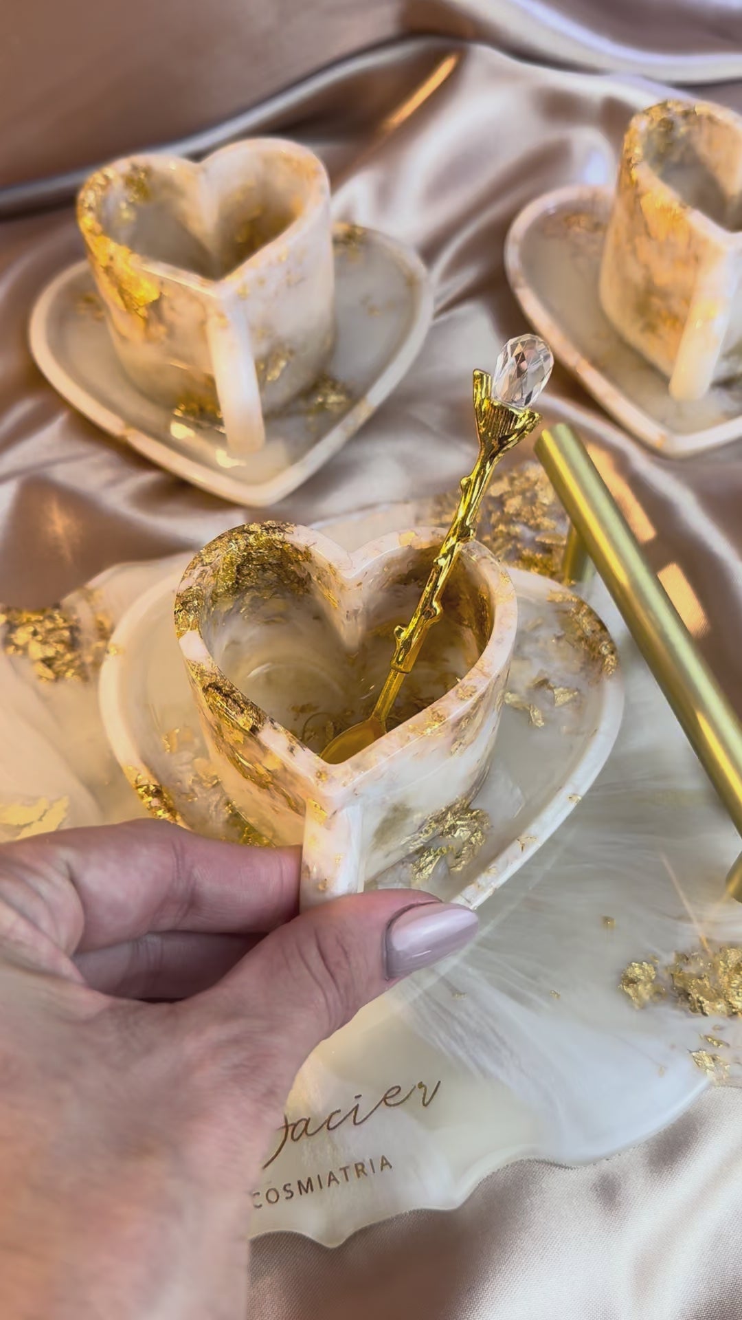 Amour Gold Experience